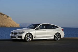 P90260721-bmw-6-series-gran-turismo-640i-xdrive-mineral-white-m-sport-package-06-2017-2247px