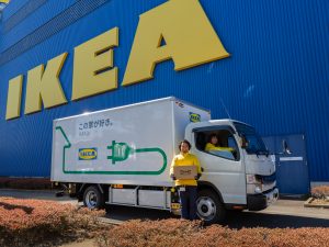 Hej neues Heim! IKEA Japan nutzt Daimler Trucks vollelektrischen FUSO eCanter für MöbelauslieferungHej new home! IKEA Japan uses Daimler Trucks’ all-electric FUSO eCanter for home furnishing delivery