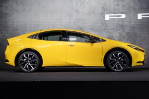 prius_yellow_-side