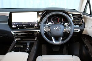 lexusRX_cockpit