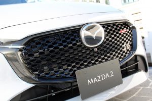 Mazda2_sport_grille