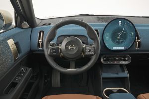 mini-countryman-cockpit